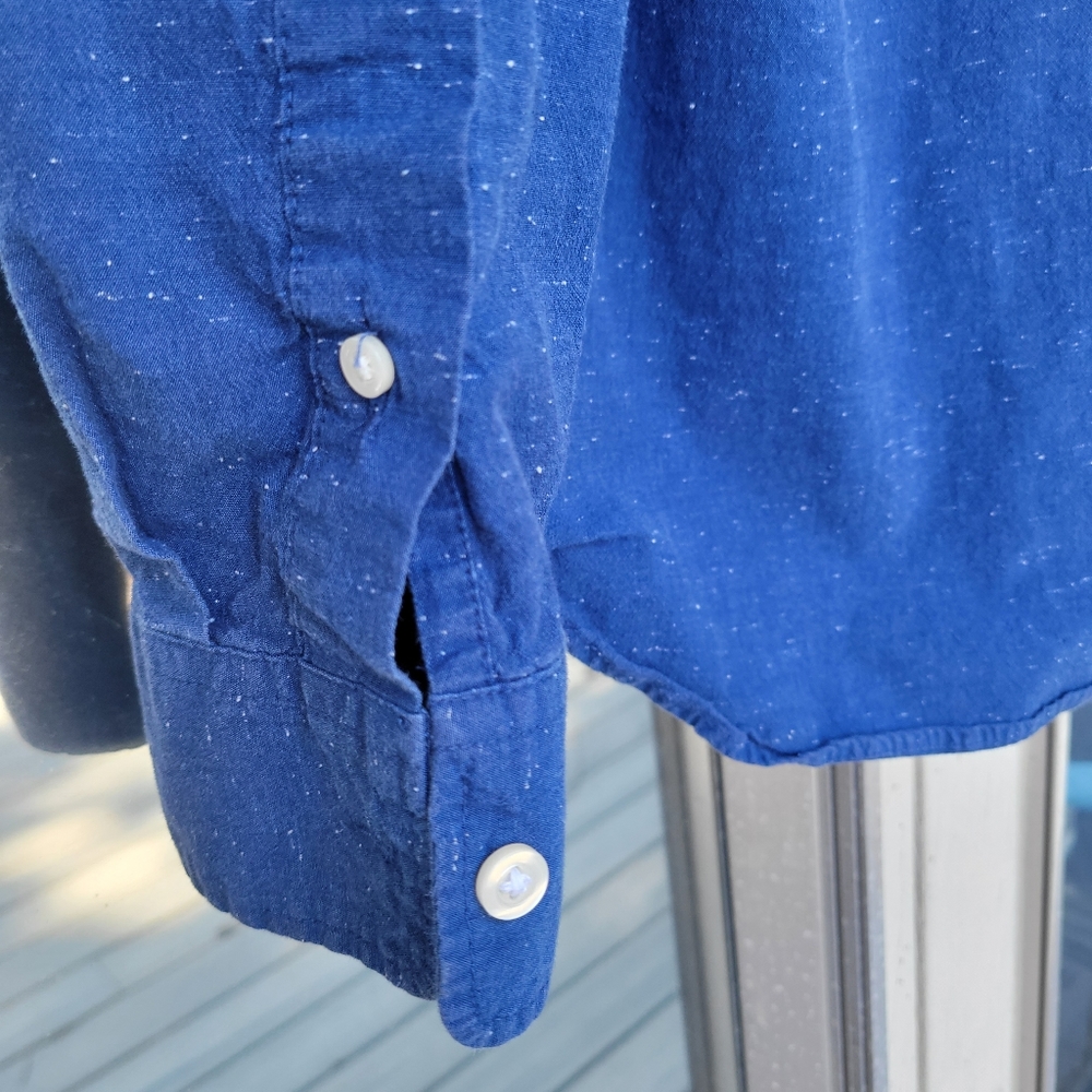 Old Navy Classic Button-Down Shirt - Picture 7 of 8